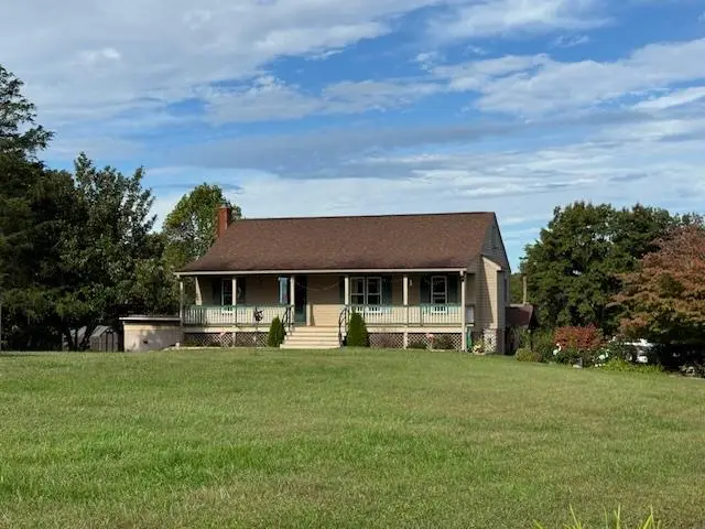 827 Wolf Creek Ln, Appomattox, VA 24522 - Image #1