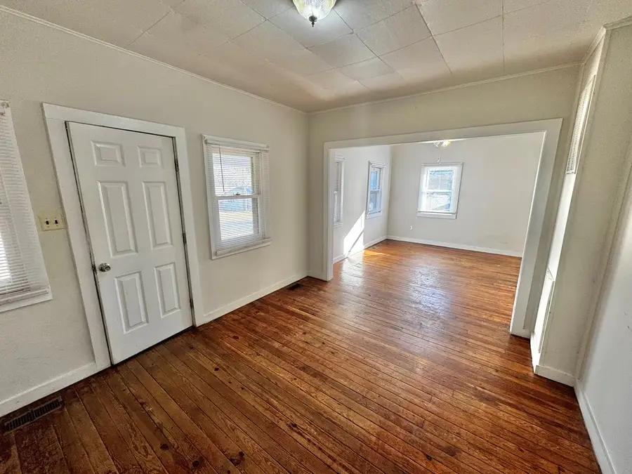 1109 West Tennessee Avenue, Crewe, VA 23930 - Image #2