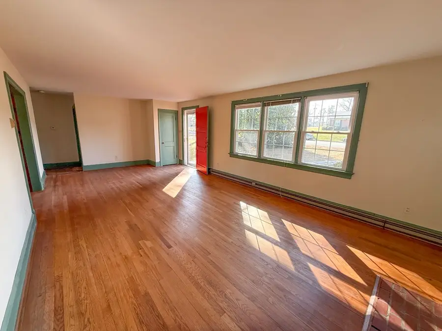 601 E. Carolina Avenue, Crewe, VA 23930 - Image #3