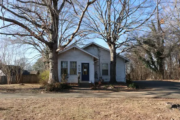 205 Cedar Ave, Farmville, VA 23901