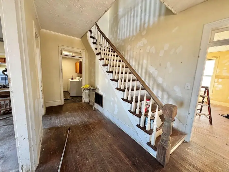 301 E. Virginia Avenue, Crewe, VA 23930 - Image #3