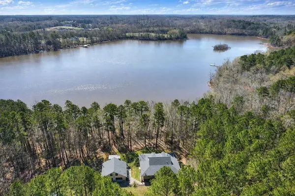 615 Sandie Point Dr, Clarksville, VA 23927