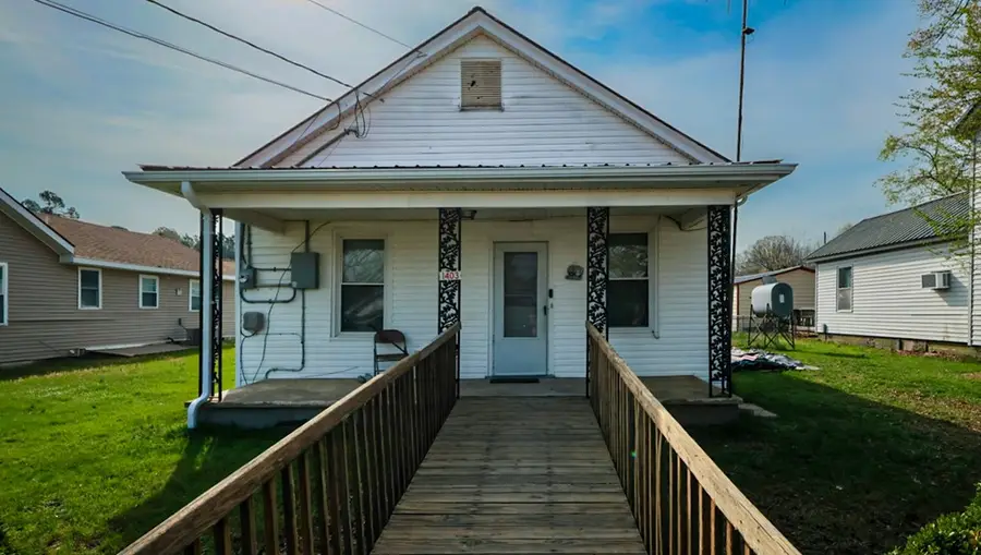 1403 11th Street, Victoria, VA 23974 - #3