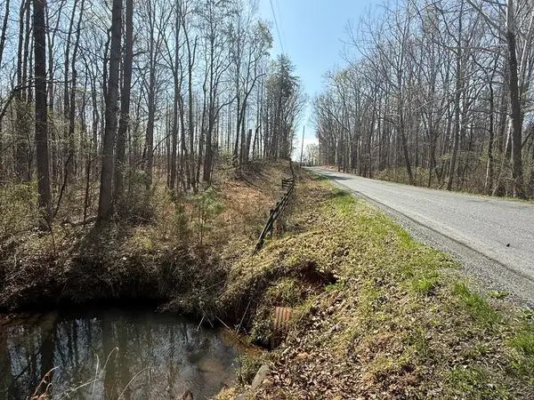 Sanders Creek Rd, Dillwyn, VA 23936