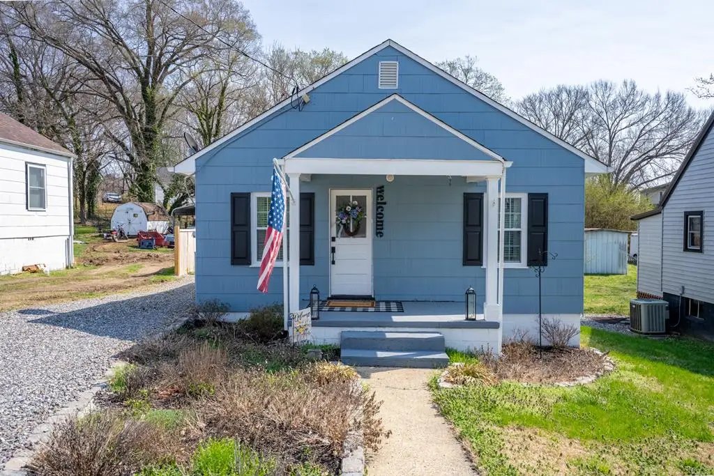 706 Monroe St, Farmville, VA 23901 - #1