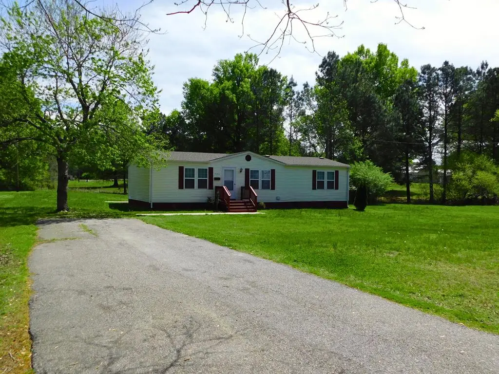 723 Oak Street, Blackstone, VA 23824 - #1