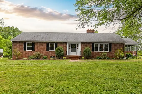 836 Dobbins Bridge Rd, Blackstone, VA 23824