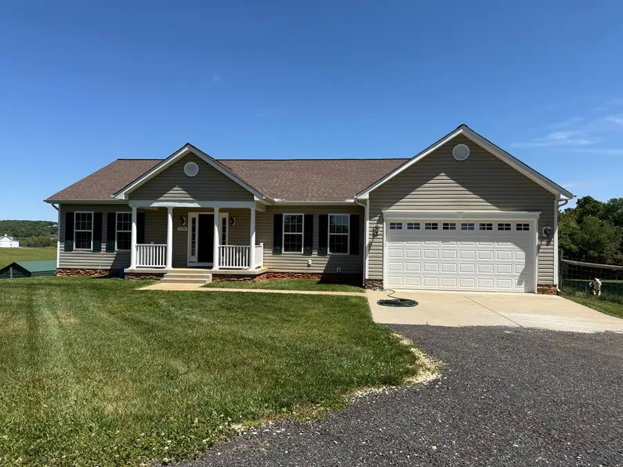 1528 Police Tower Rd, Appomattox, VA 24522 - #2