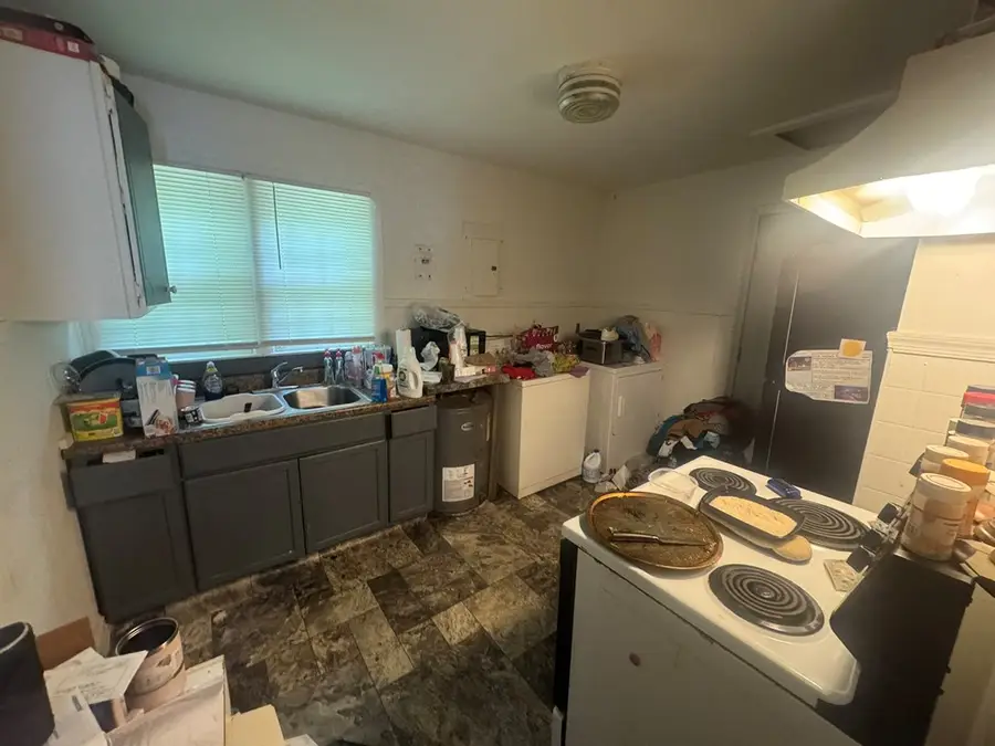 416 Sullivan St, Blackstone, VA 23824 - #3