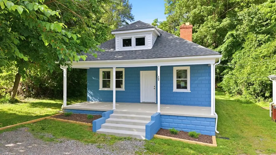 709 East 3rd Street, Farmville, VA 23901 - #2