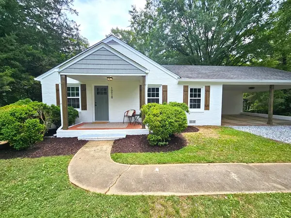 1218 W Osborn Rd, Farmville, VA 23901