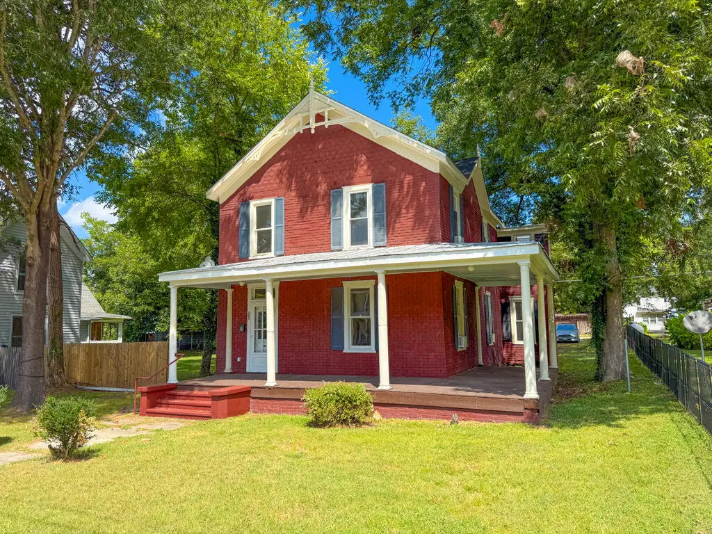 305 East Virginia Avenue, Crewe, VA 23930 - #1