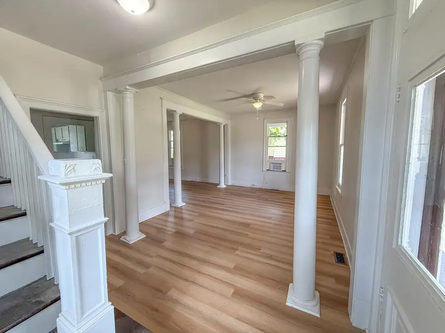 305 East Virginia Avenue, Crewe, VA 23930 - #3