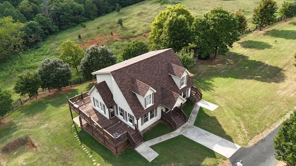 195 Horsehoe Dr, Hurt, VA 24563 - #1