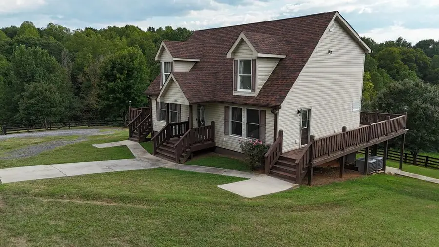 195 Horsehoe Dr, Hurt, VA 24563 - #2