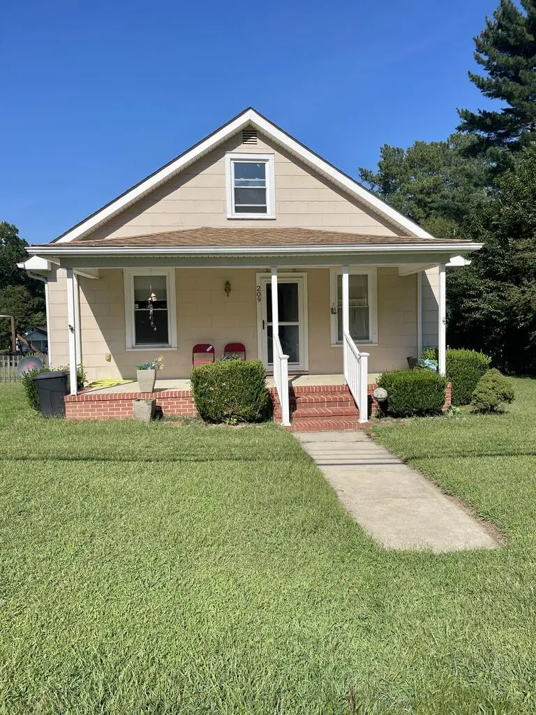 209 East 4th Ave, Kenbridge, VA 23944 - #1