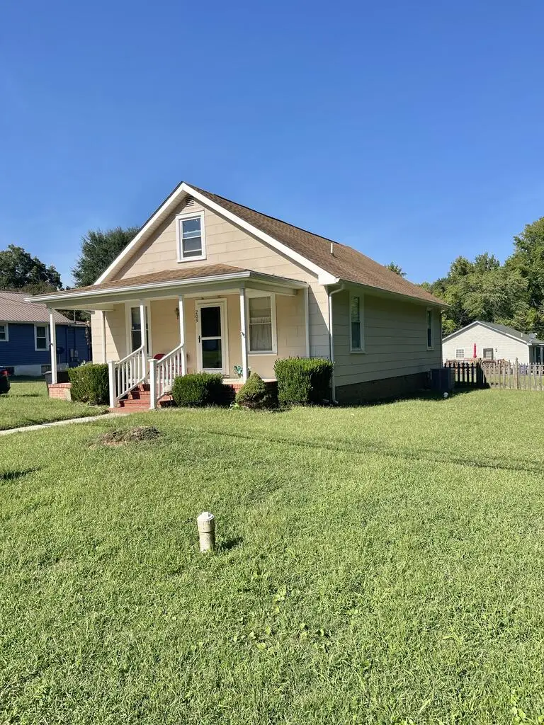 209 East 4th Ave, Kenbridge, VA 23944 - #2