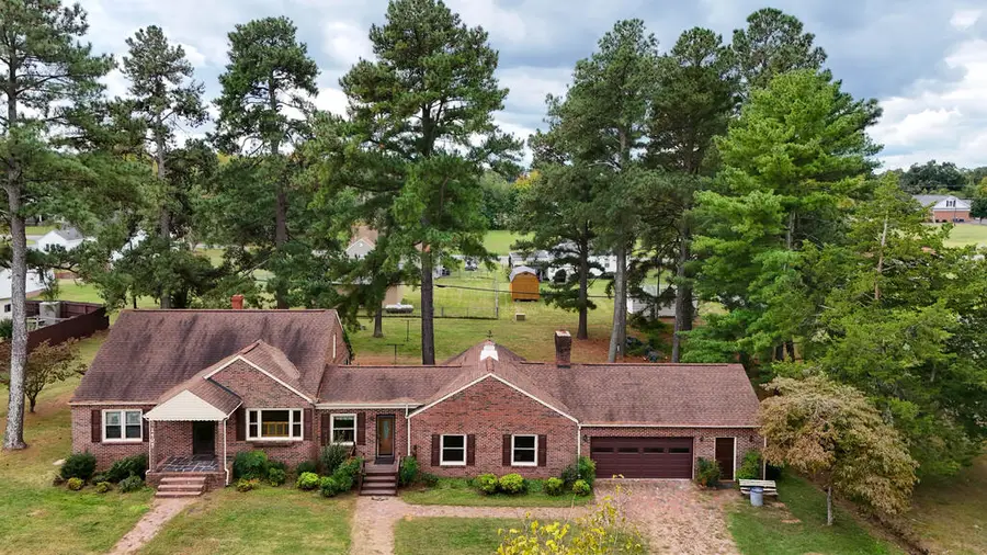 1405 W Tennessee Ave, Crewe, VA 23930 - #2