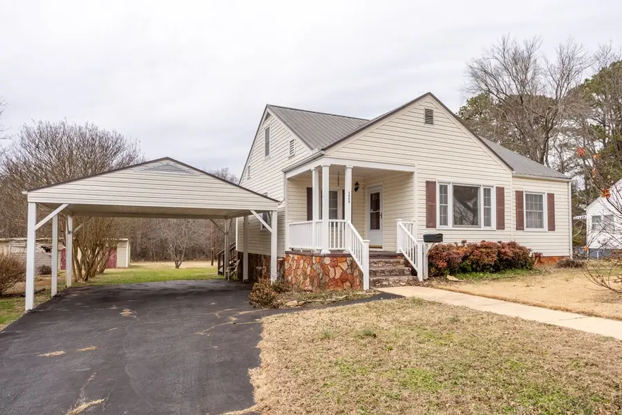 324 Hutcheson Avenue, Chase City, VA 23924 - #2