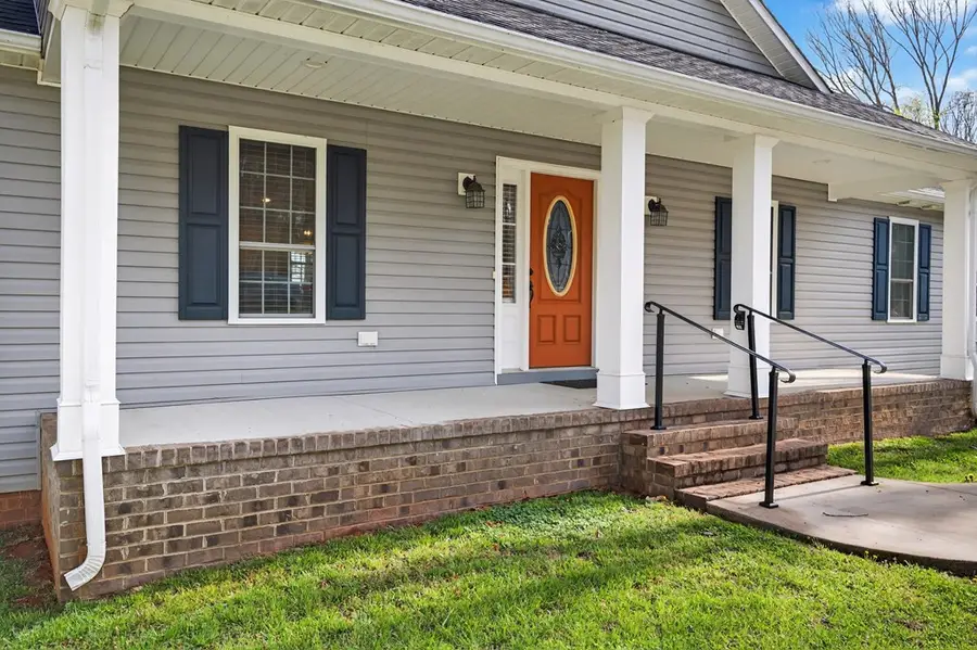 1722 Country Club Road, Appomattox, VA 24522 - #2