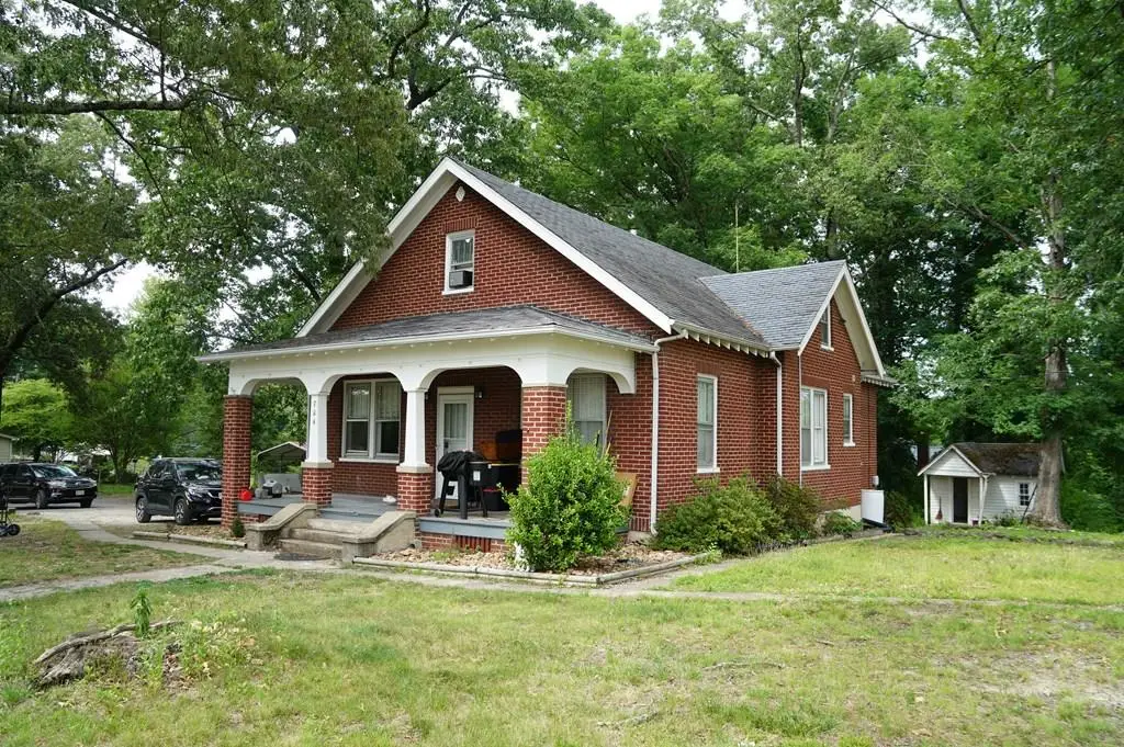 704 Lynchburg Avenue, Brookneal, VA 24528 - #1