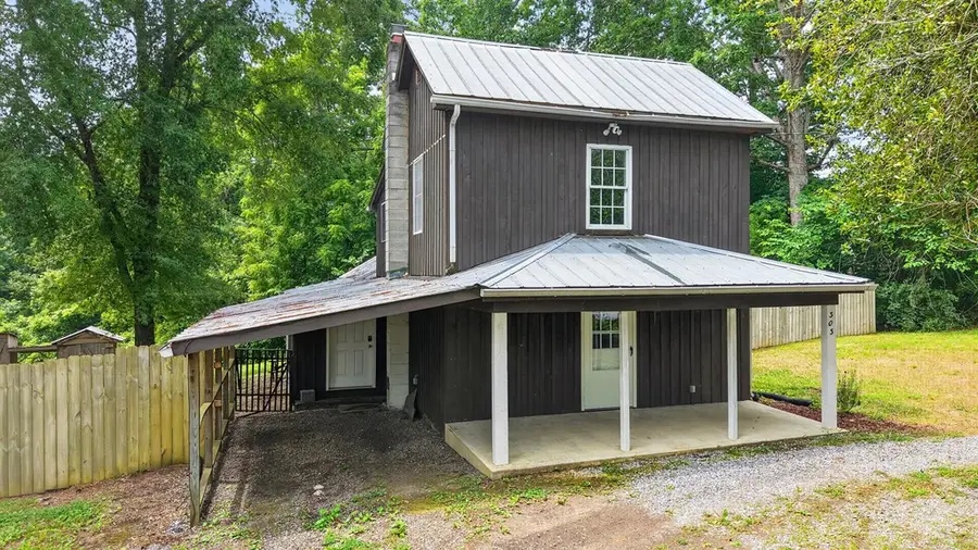 303 Charlotte Street, Brookneal, VA 24528 - #2