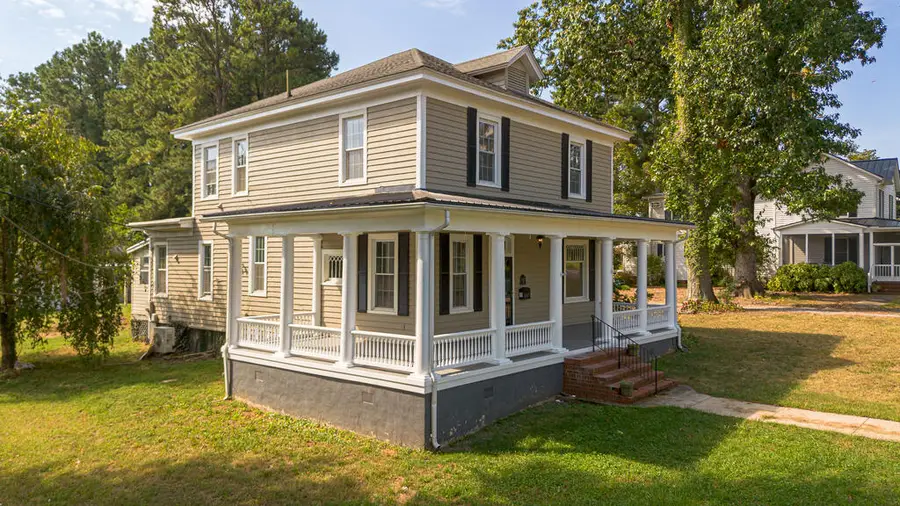 137 W Academy Lane, Chase City, VA 23924 - #2