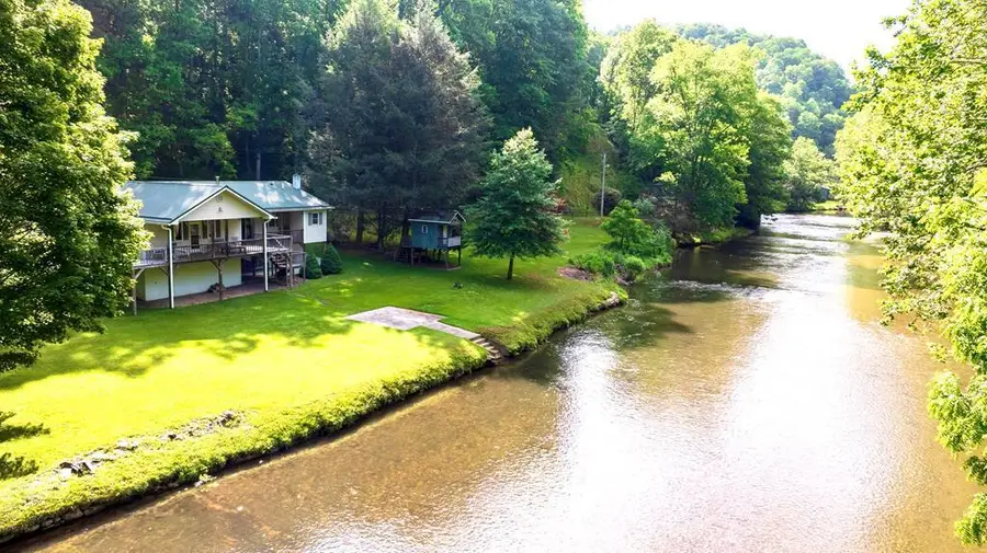 303 Creekside Dr, Dugspur, VA 24325 - Image #3