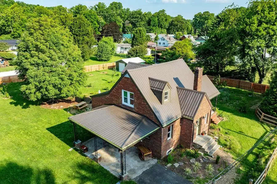 461 Shady Ave, Damascus, VA 24236 - Image #2