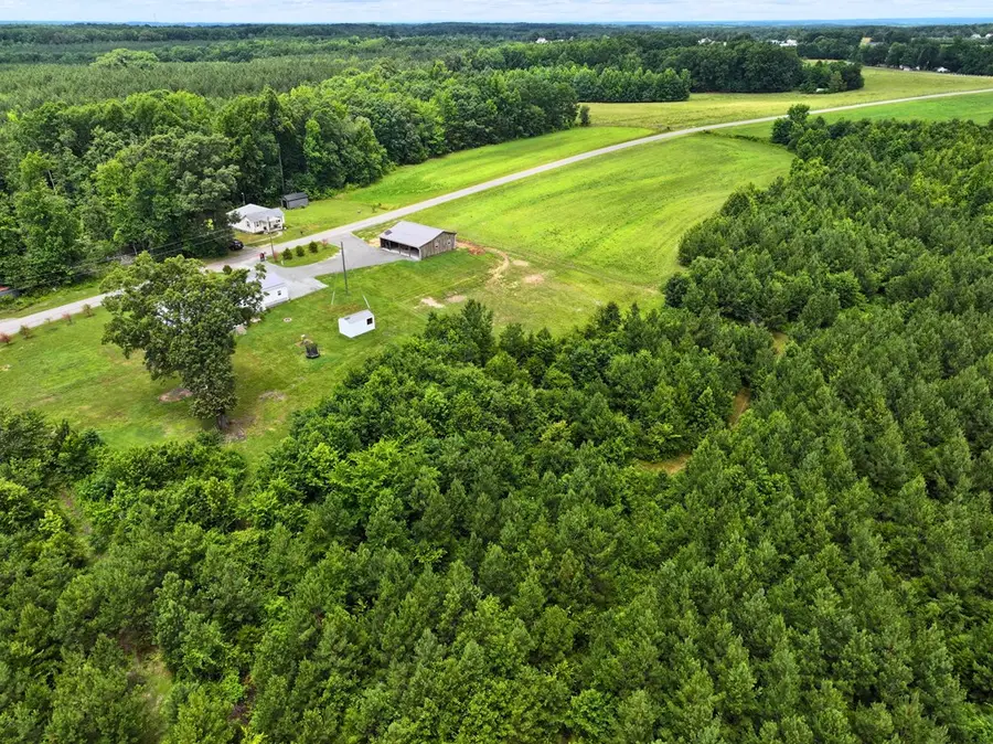 1085 Hunters Trail, Nathalie, VA 24577 - Image #3