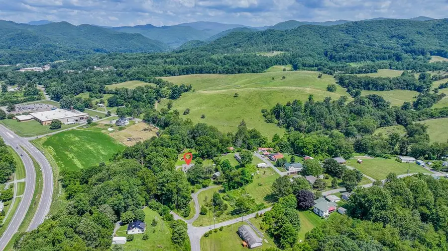 31232 Hollyfield Road, Damascus, VA 24236 - Image #3