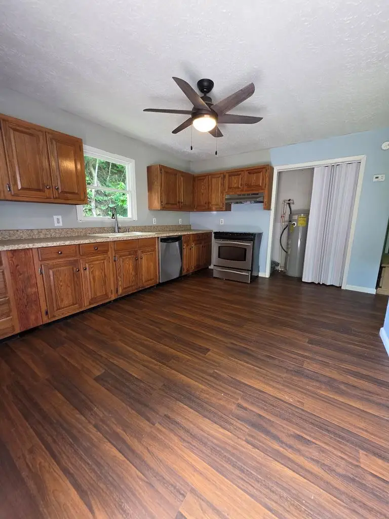 948 Victorian Dr, Clinchco, VA 24226 - Image #2