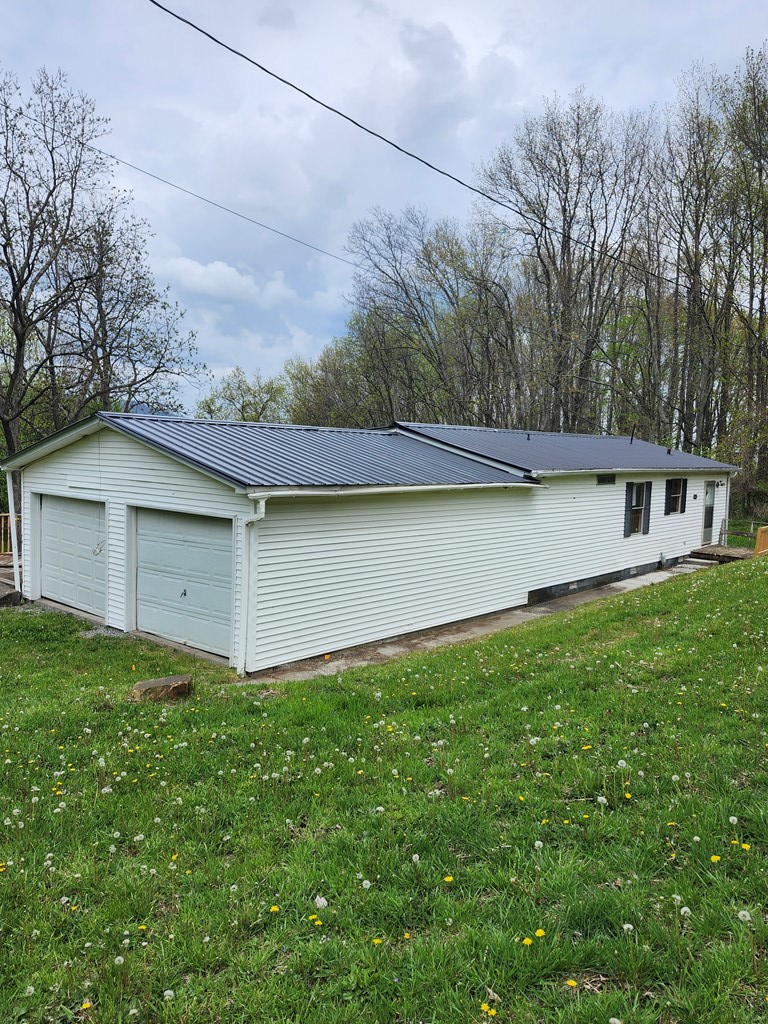 584 Mountain Spur Dr, Cedar Bluff, VA 24609 - Image #2