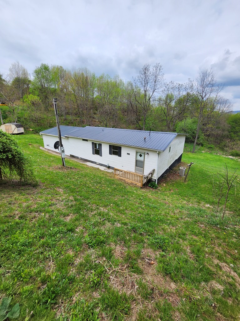 584 Mountain Spur Dr, Cedar Bluff, VA 24609 - Image #3