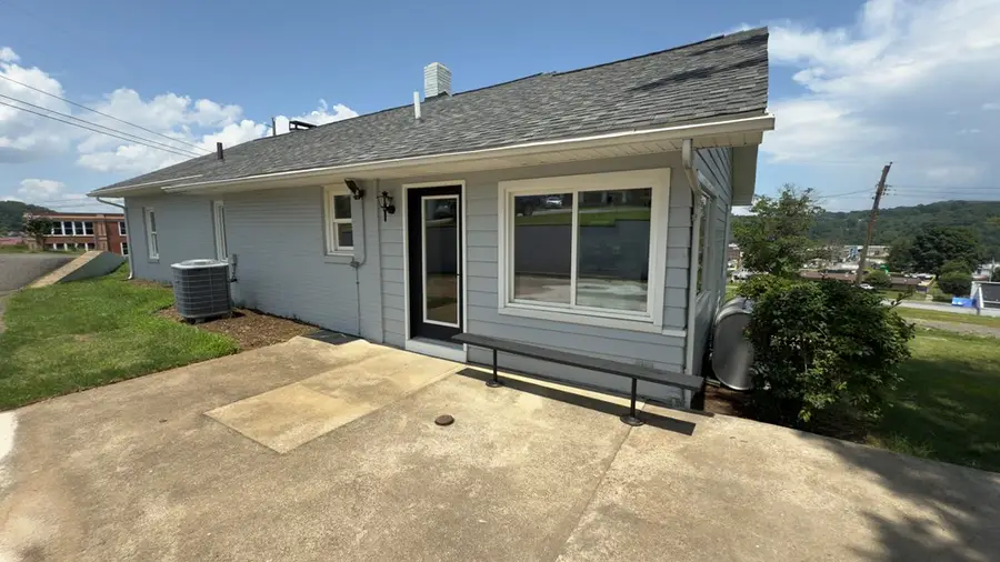 209 McArthur St, Galax, VA 24333 - Image #3