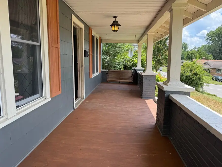 1005 Lawrence Avenue, Bristol, VA 24201 - Image #2