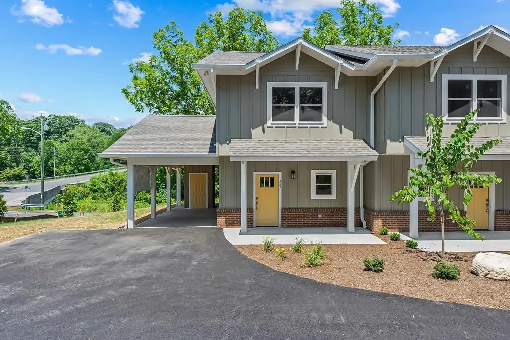 267 Church St, Marion, VA 24354 - Image #1