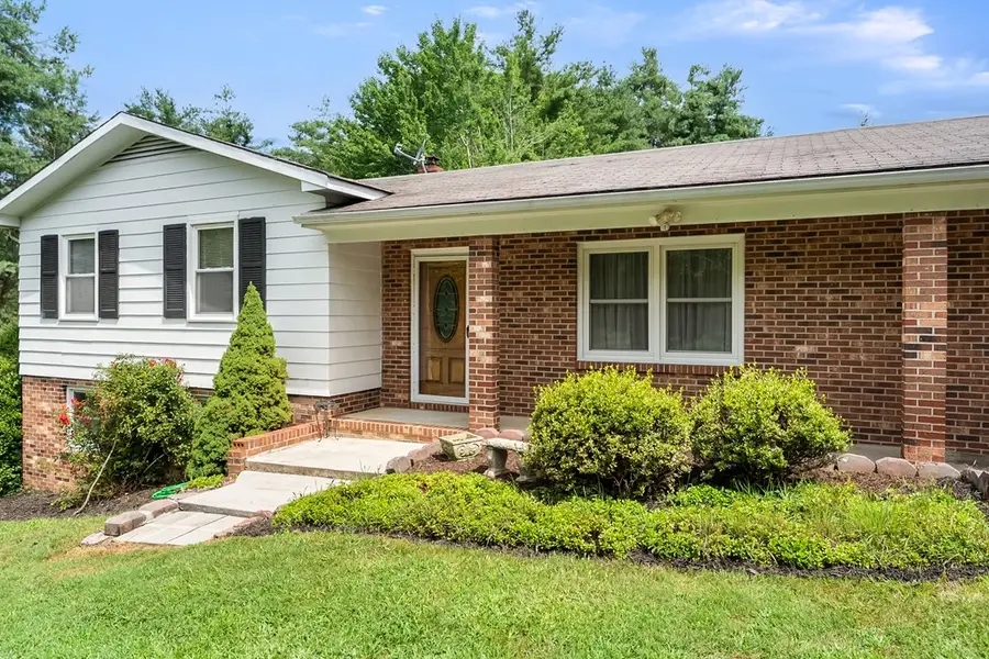 103 Grand Oaks Ln, Independence, VA 24348 - Image #2