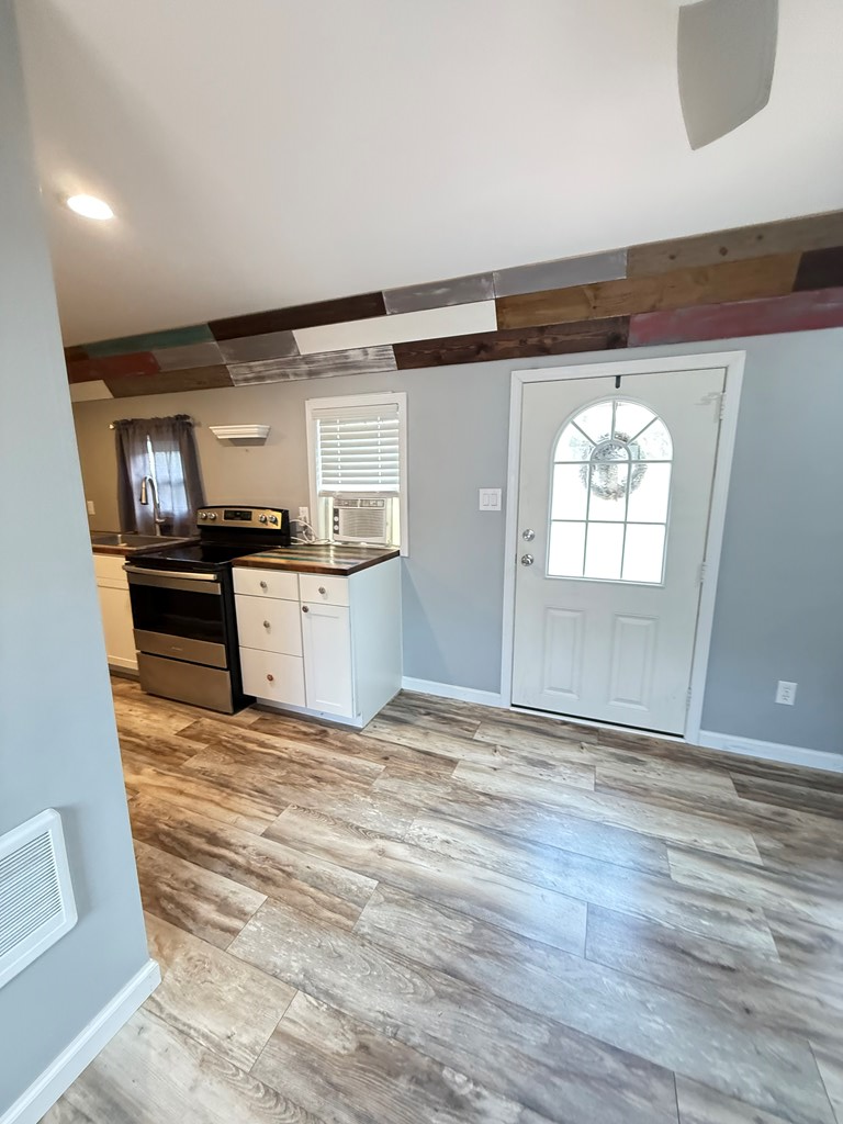 151 Rolling Hills Dr, Marion, VA 24354 - Image #2