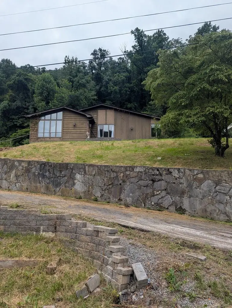 1107 Russell Hill Street, Grundy, VA 24614 - Image #1