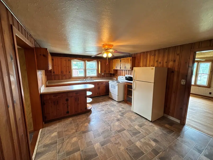 154 North Drive, Marion, VA 24354 - Image #2