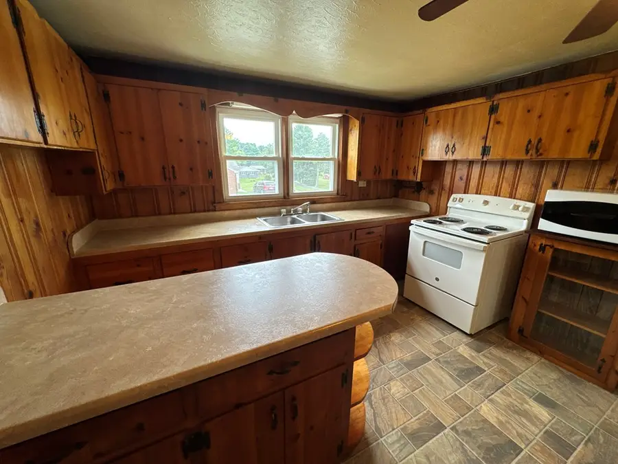 154 North Drive, Marion, VA 24354 - Image #3