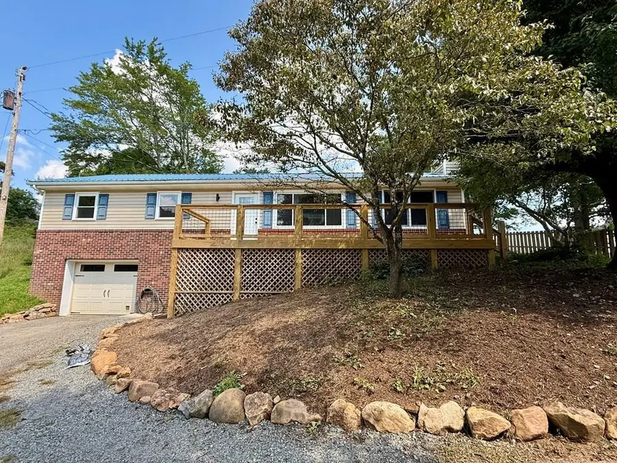 209 Bond Ave, Independence, VA 24348 - Image #2