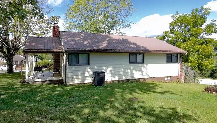 223 Golfview Drive, Marion, VA 24354 - Image #3