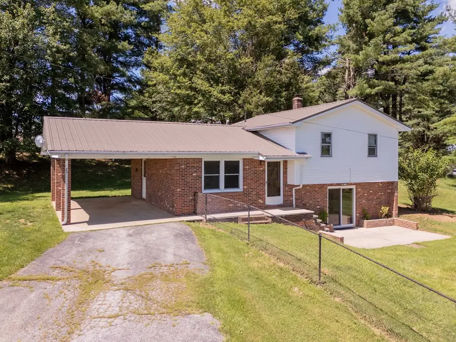 49 Hoover Rd., Hillsville, VA 24343 - Image #2