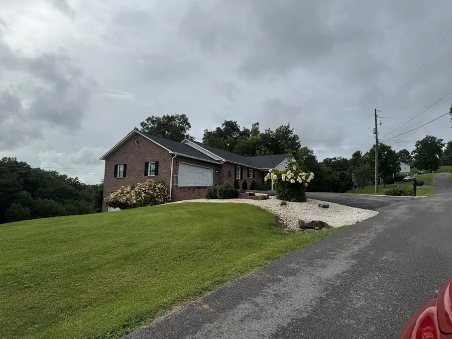 561 Hillsboro Drive, North Tazewell, VA 24630 - Image #2