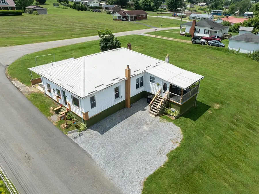 136 Highland Avenue, Glade Spring, VA 24340 - #2