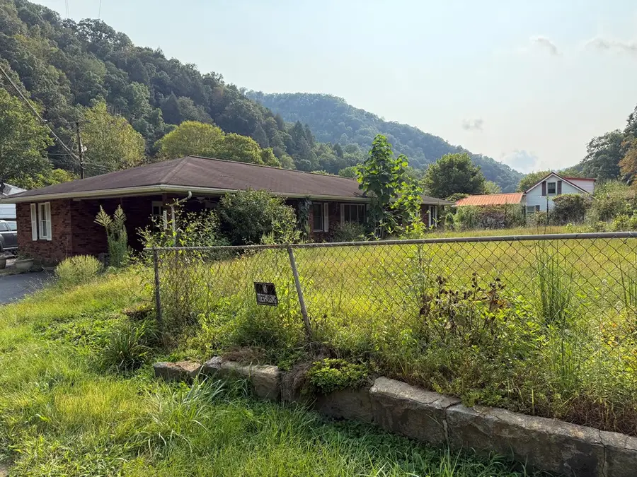 1287 Turnbull Rd, Grundy, VA 24614 - Image #2