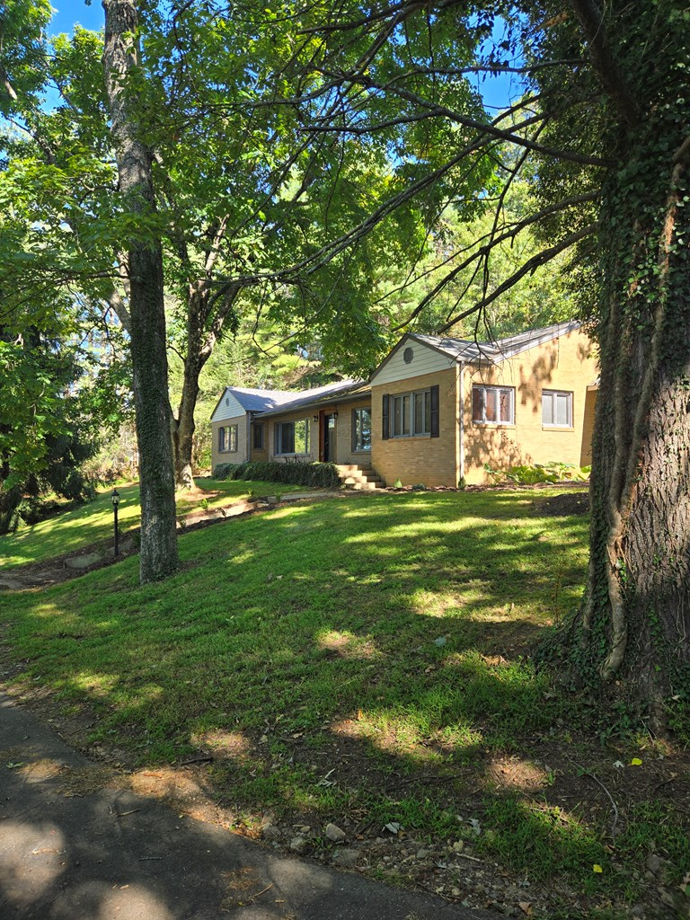 327 Fairview Rd, Galax, VA 24333 - Image #3