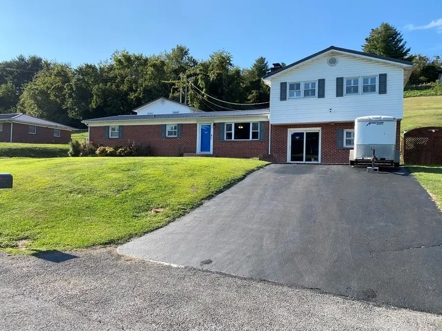 391 Maid St, Pounding Mill, VA 24637 - #2